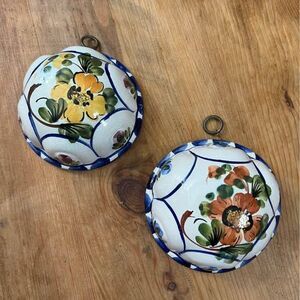 Pudding Molds Wall Hanging Floral Design, Blue White Set of 2